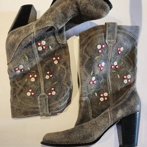 Seychelles Embroidered Heeled Boots - Gray and Red